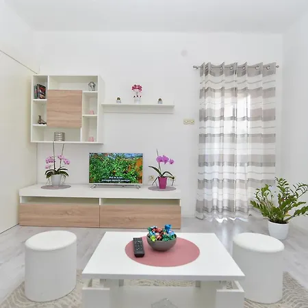 Milka 2074 Apartamento