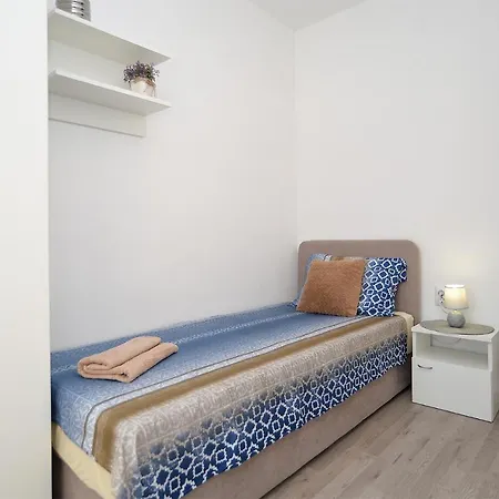 Apartamento Milka 2074 *