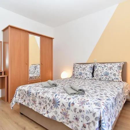Apartamento Milka 2074 *